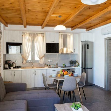 Marilena Natural Stone House, By Hellocrete Pigi  외부 사진