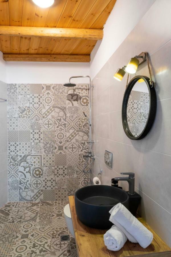 Marilena Natural Stone House, By Hellocrete Pigi  외부 사진