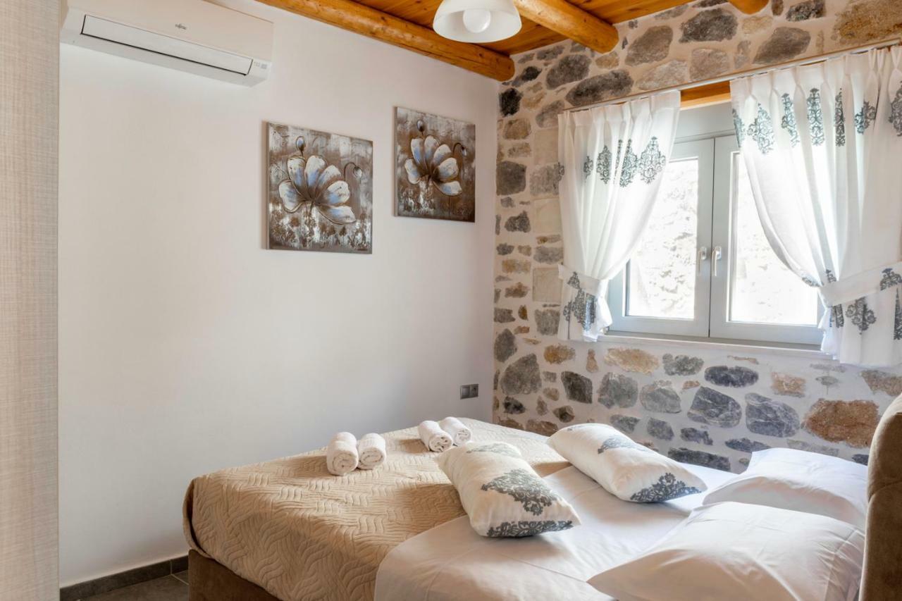 Marilena Natural Stone House, By Hellocrete Pigi  외부 사진