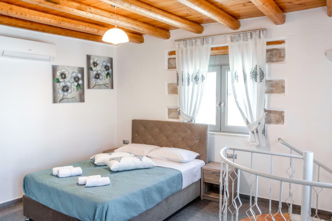 Marilena Natural Stone House, By Hellocrete Pigi  외부 사진