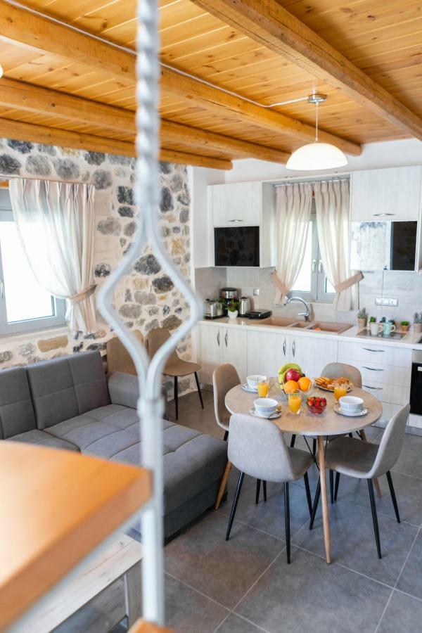 Marilena Natural Stone House, By Hellocrete Pigi  외부 사진