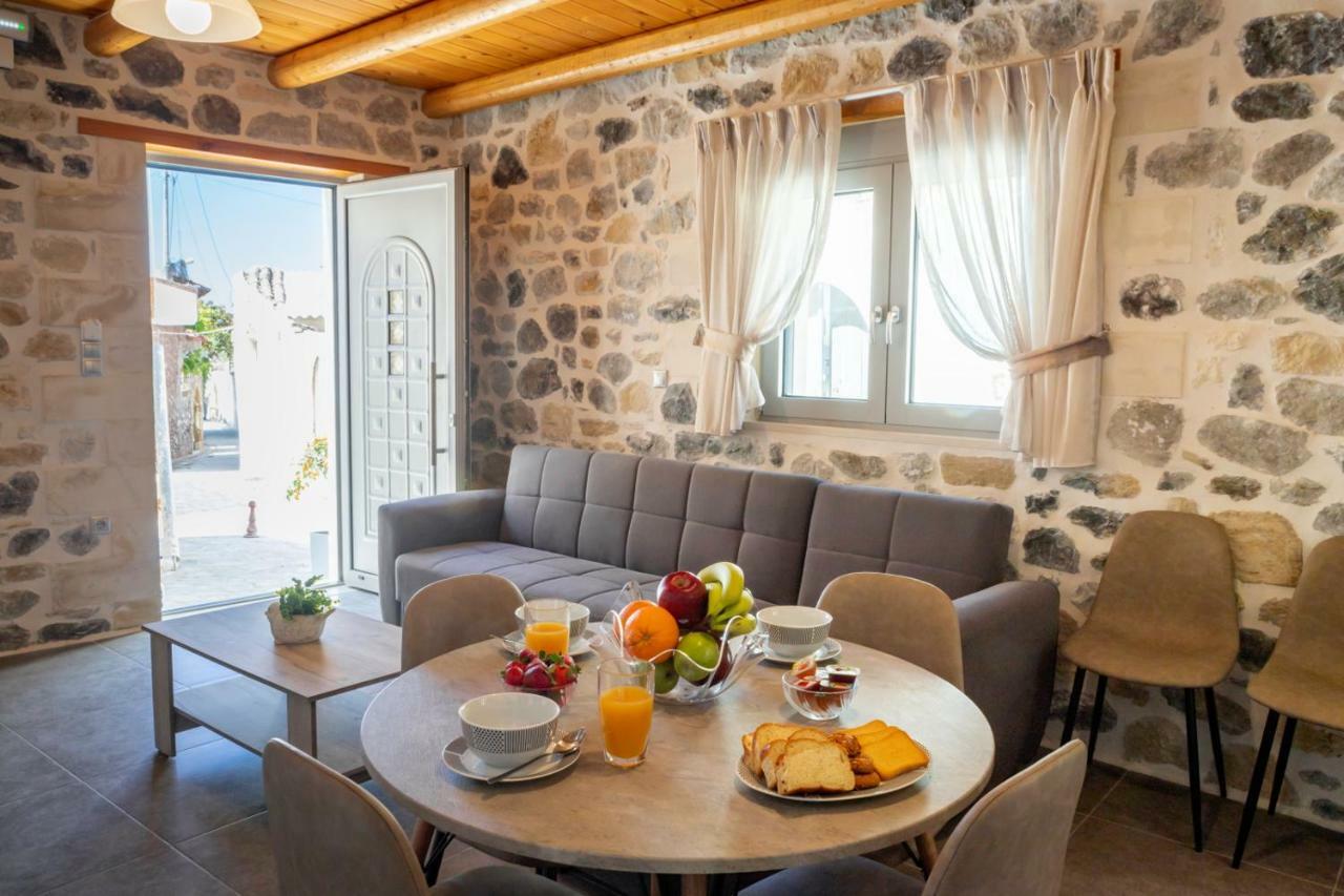 Marilena Natural Stone House, By Hellocrete Pigi  외부 사진