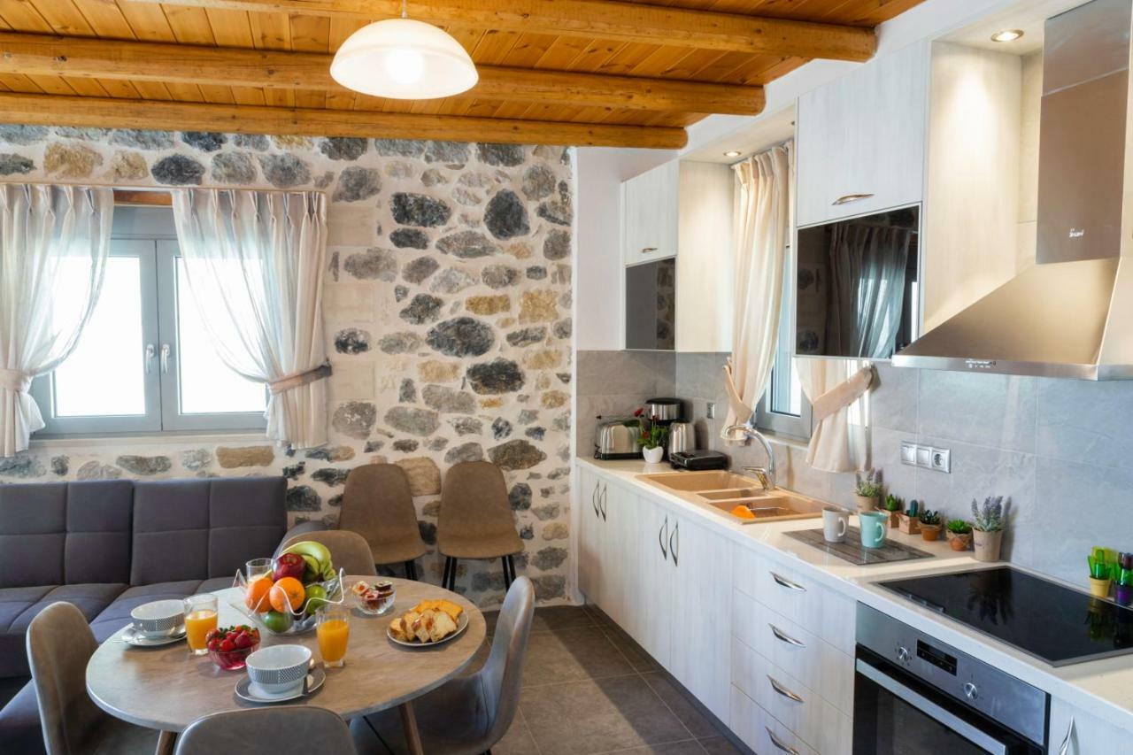 Marilena Natural Stone House, By Hellocrete Pigi  외부 사진