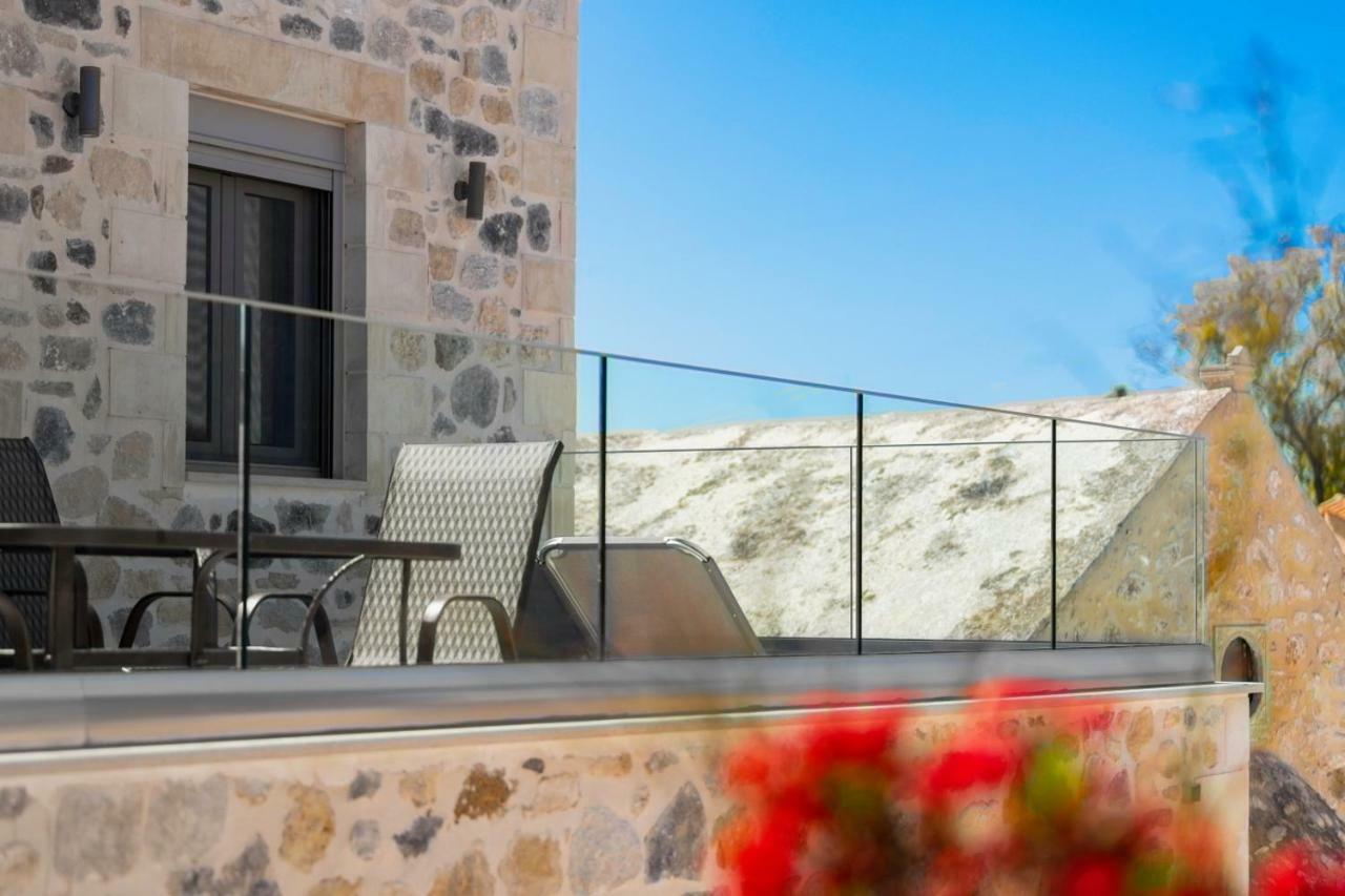 Marilena Natural Stone House, By Hellocrete Pigi  외부 사진