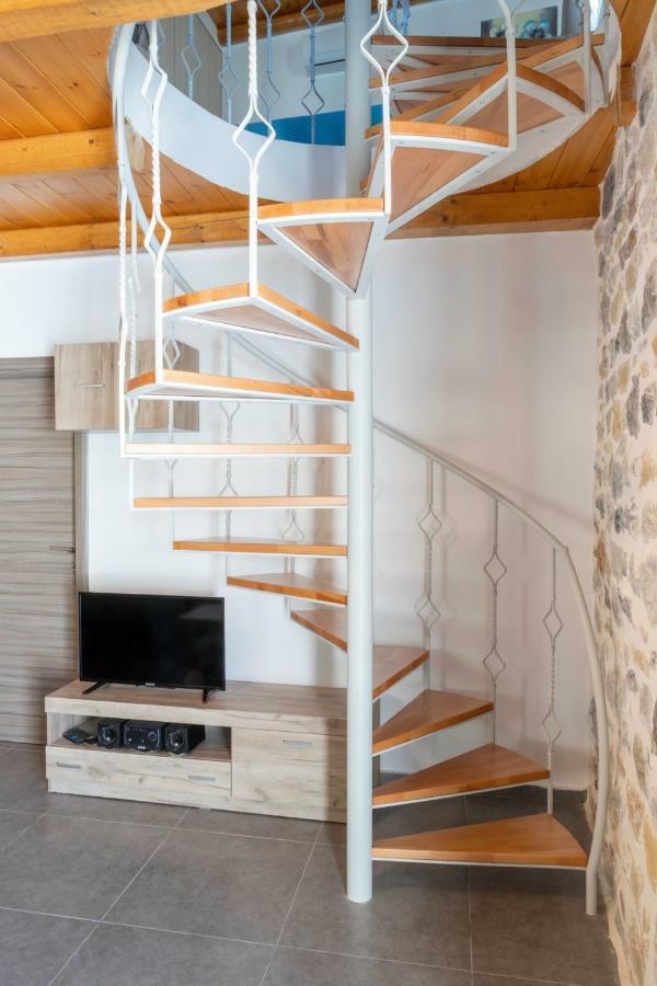Marilena Natural Stone House, By Hellocrete Pigi  외부 사진